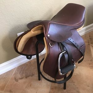 Collegiate English jumping saddle!!!